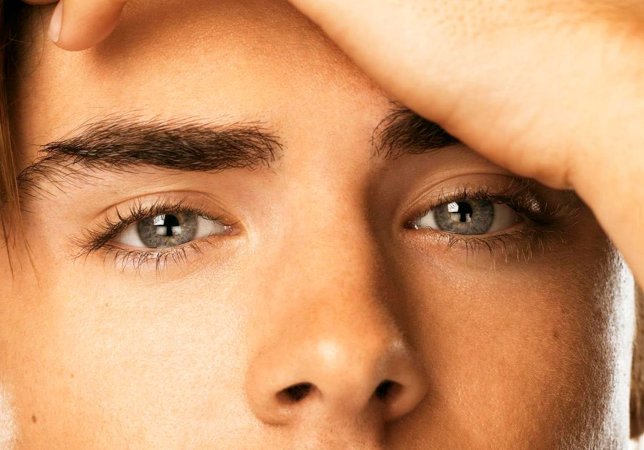 Zac Efron eye color