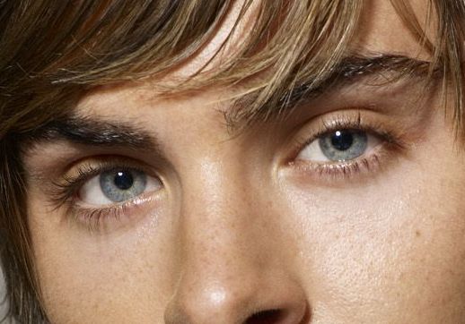 Zac Efron eye color