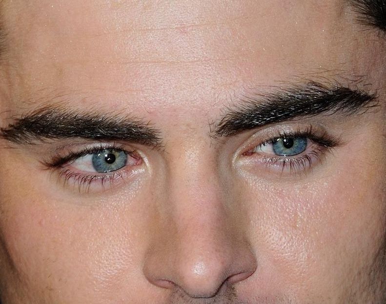 Zac Efron eye color