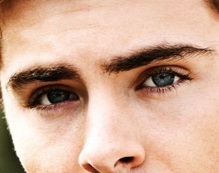 Zac Efron eye color