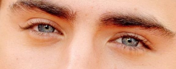 Zac Efron eye color