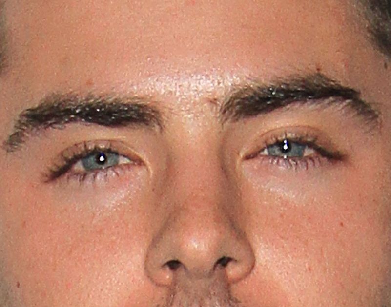 Zac Efron eye color