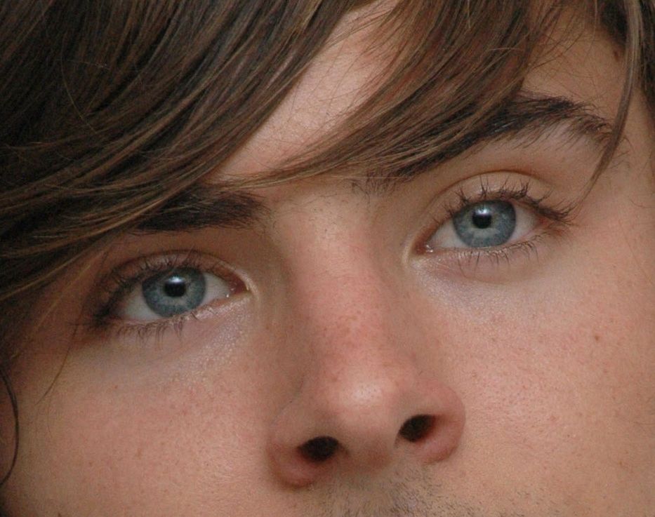 Zac Efron eye color