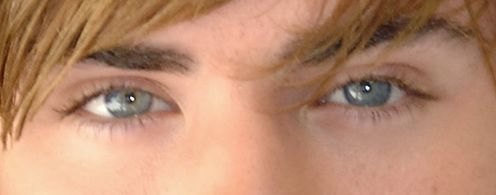 Zac Efron eye color