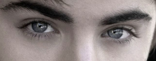 Zac Efron eye color