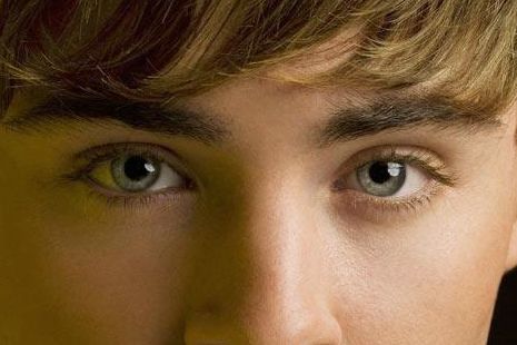 Zac Efron eye color