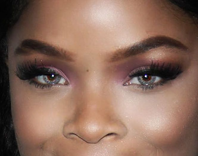 Ajiona Alexus eye color