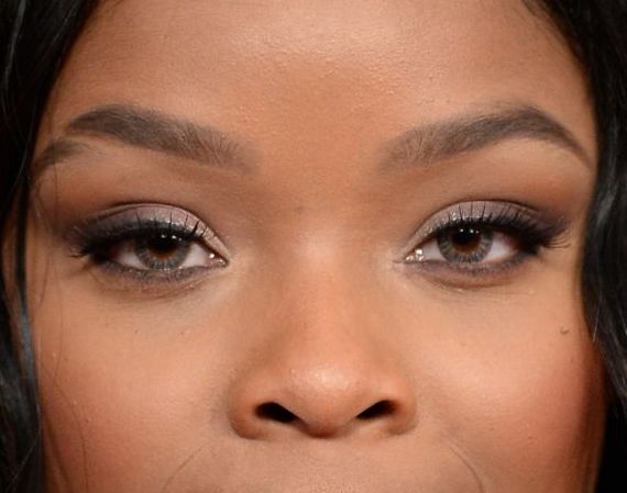 Ajiona Alexus eye color