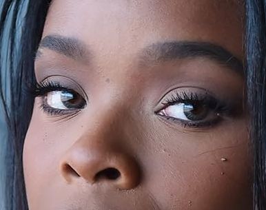 Ajiona Alexus eye color