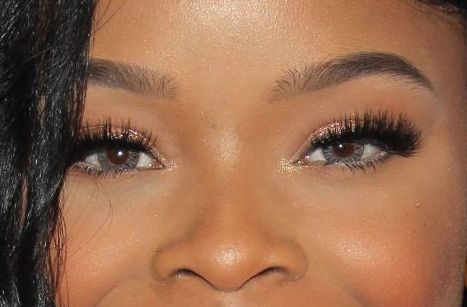 Ajiona Alexus eye color