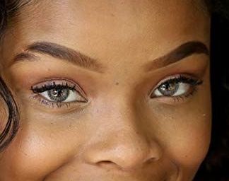 Ajiona Alexus eye color