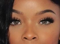 Ajiona Alexus eye color