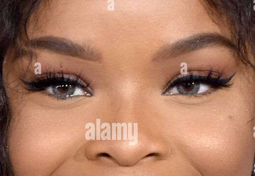 Ajiona Alexus eye color