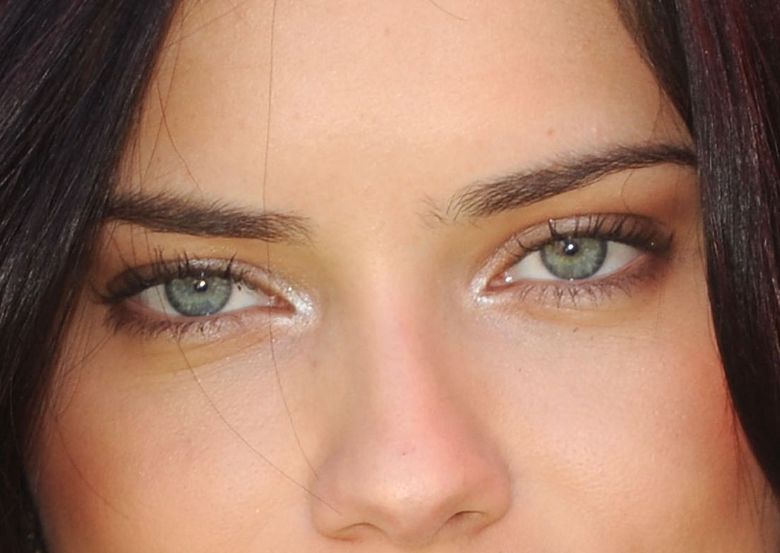 Adriana Lima eye color