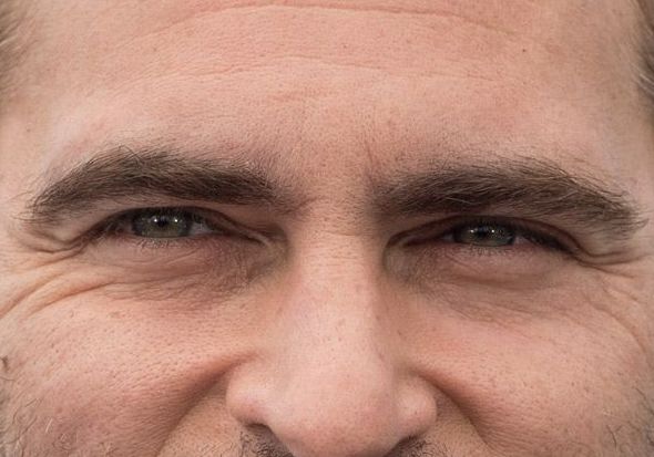 Joaquin Phoenix eye color