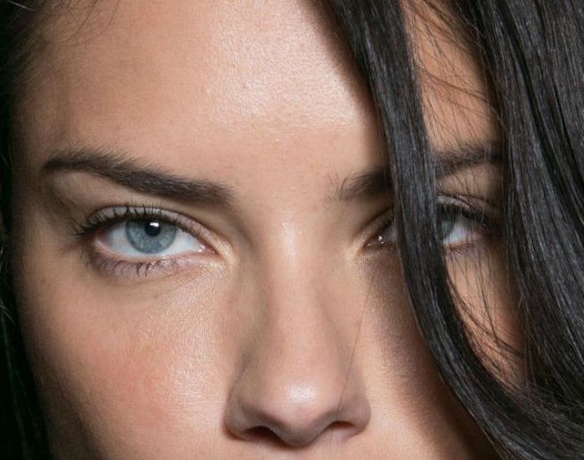 Adriana Lima eye color