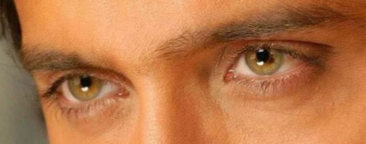 Hrithik Roshan eye color