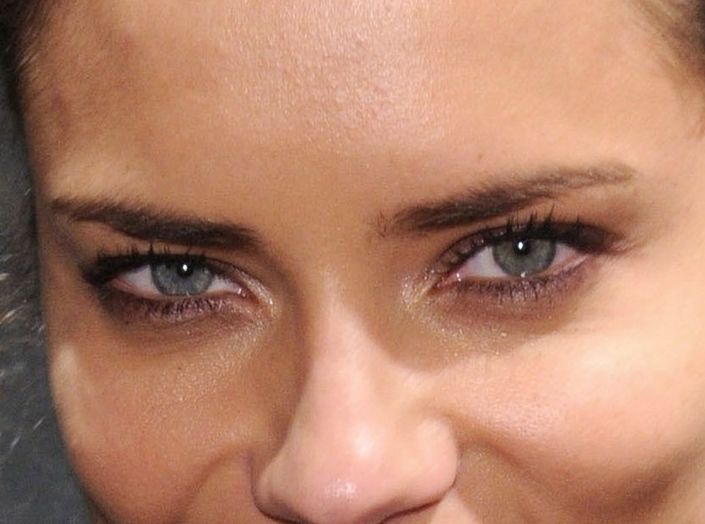 Adriana Lima eye color