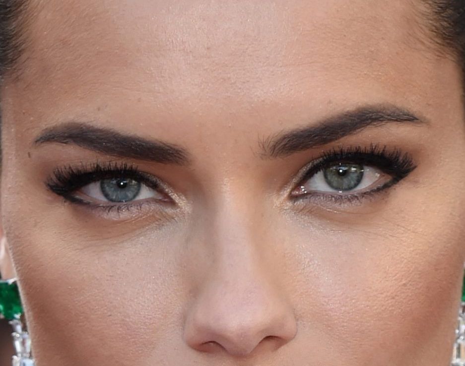 Adriana Lima eye color