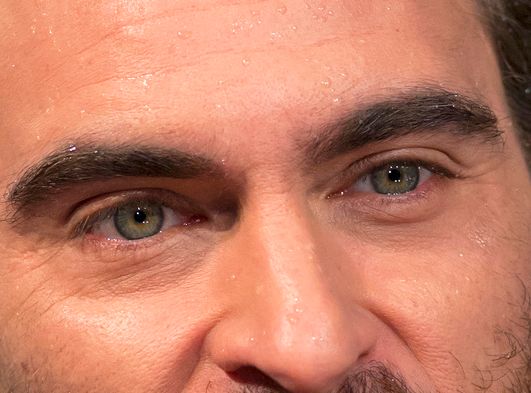 Joaquin Phoenix eye color