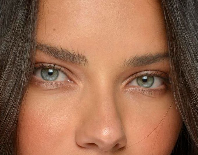 Adriana Lima eye color