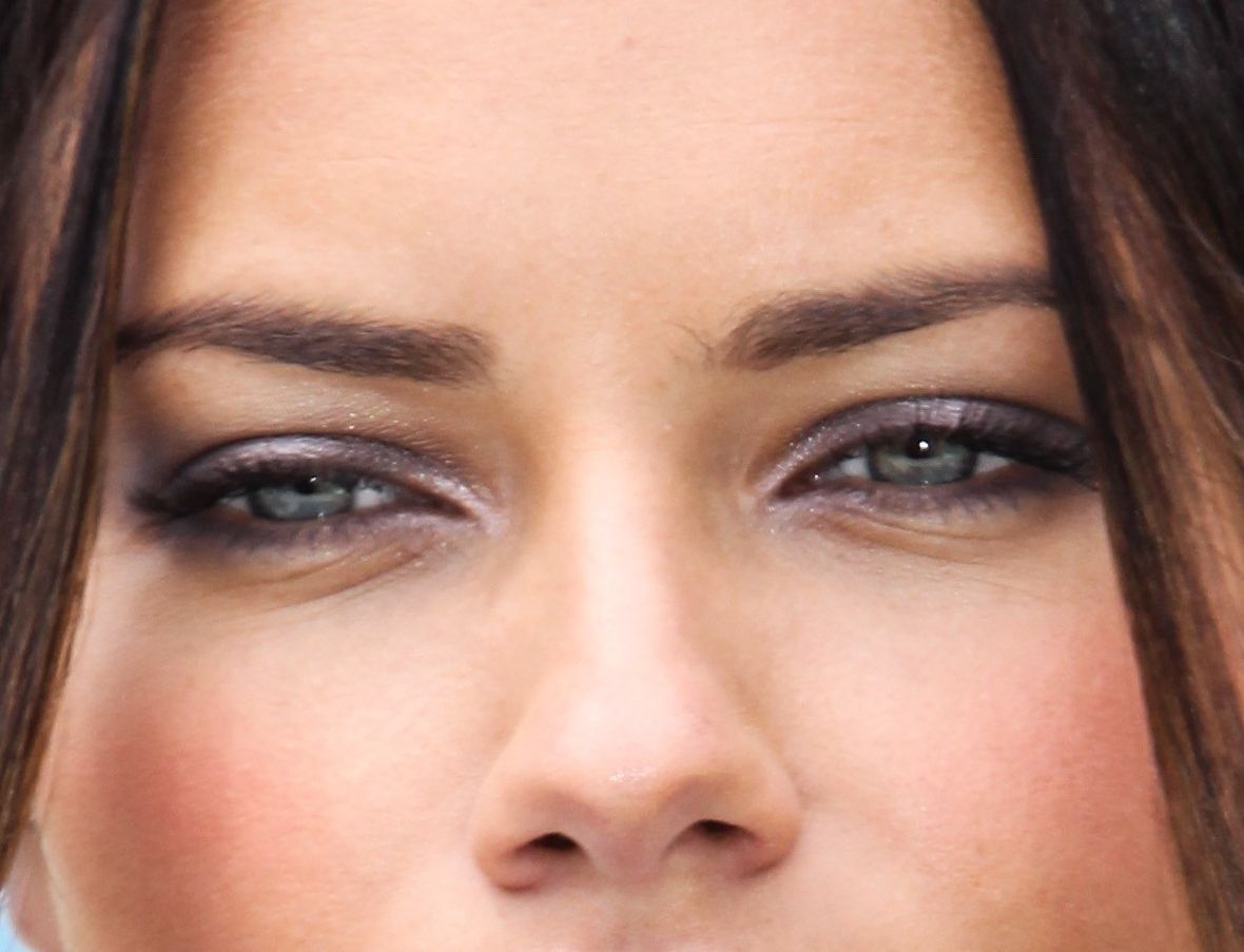 Adriana Lima eye color