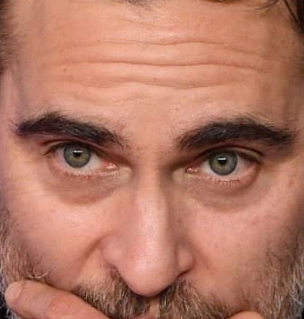 Joaquin Phoenix eye color