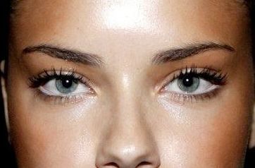 Adriana Lima eye color