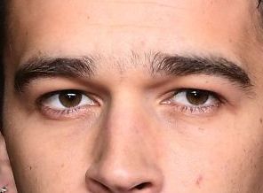 Matty Healy eye color