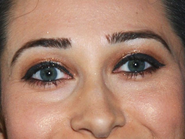 Karishma Kapoor eye color