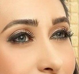 Karishma Kapoor eye color