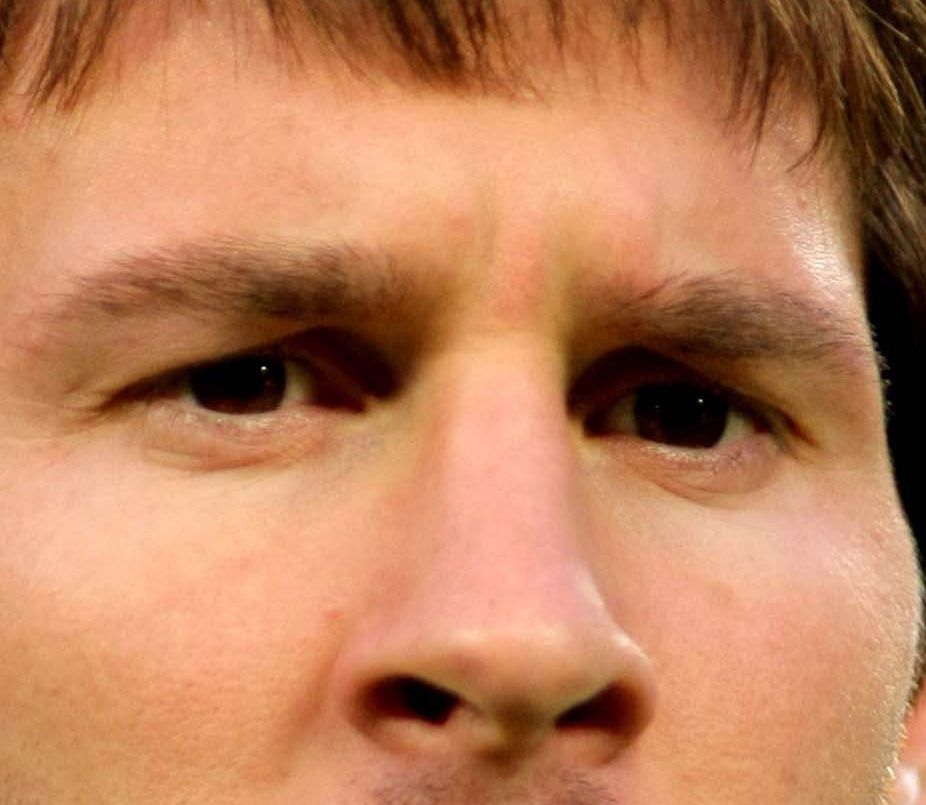 Messi eye color