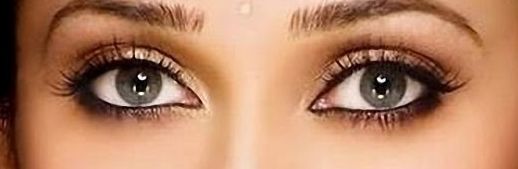 Karishma Kapoor eye color