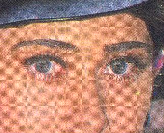 Karishma Kapoor eye color