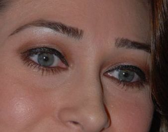 Karishma Kapoor eye color