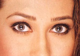 Karishma Kapoor eye color