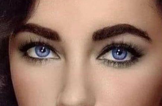 Elizabeth Taylor eye color