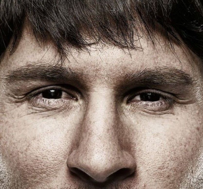 Messi eye color