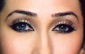 Karishma Kapoor eye color