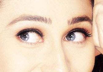 Karishma Kapoor eye color