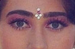 Karishma Kapoor eye color