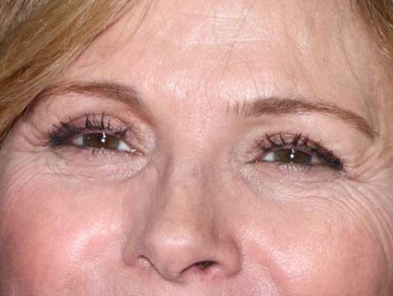 Kim Cattrall eye color