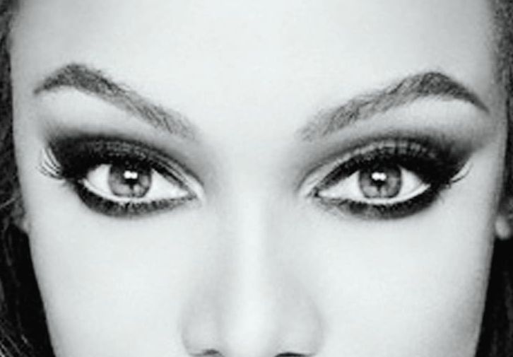 Tyra Banks eye color