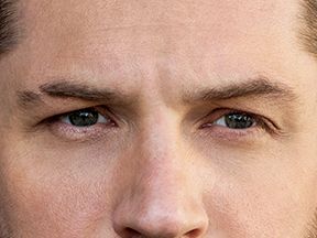 Tom Hardy eye color