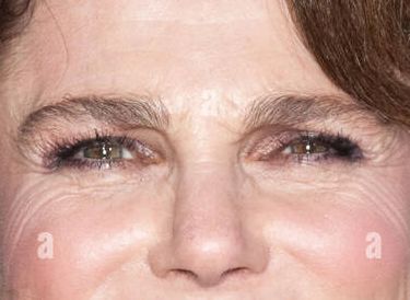 Tovah Feldshuh eye color