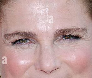 Tovah Feldshuh eye color