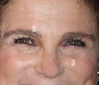 Tovah Feldshuh eye color