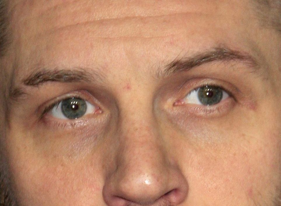 Tom Hardy eye color