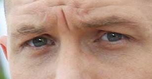 Tom Hardy eye color