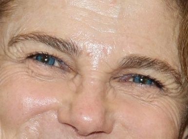 Tovah Feldshuh eye color